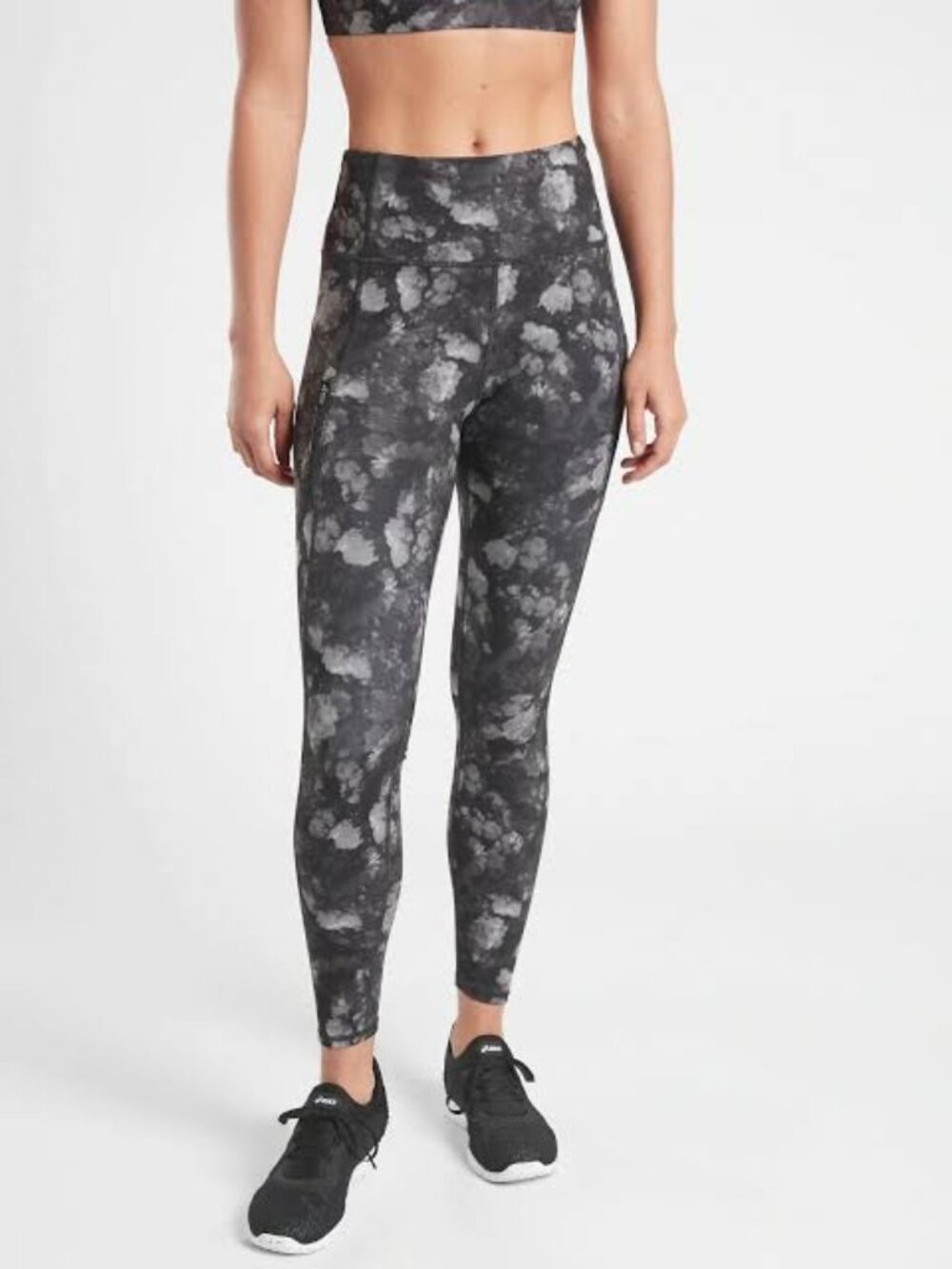 ATHLETA - Rainier Printed Tight - Frozen Floral Grey - Size Medium - EUC